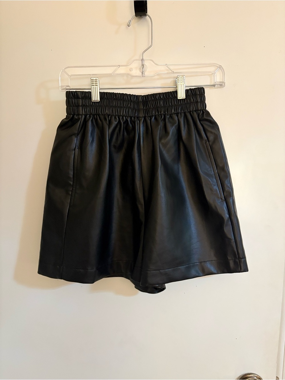 vestique Black Faux Leather Elastic-Waist Women's Shorts